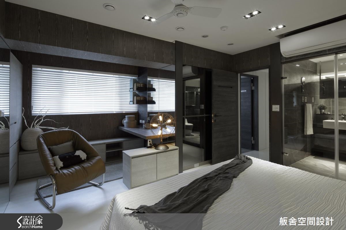 以白色系作為空間基底，彷彿是一塊創作的畫布，米白、